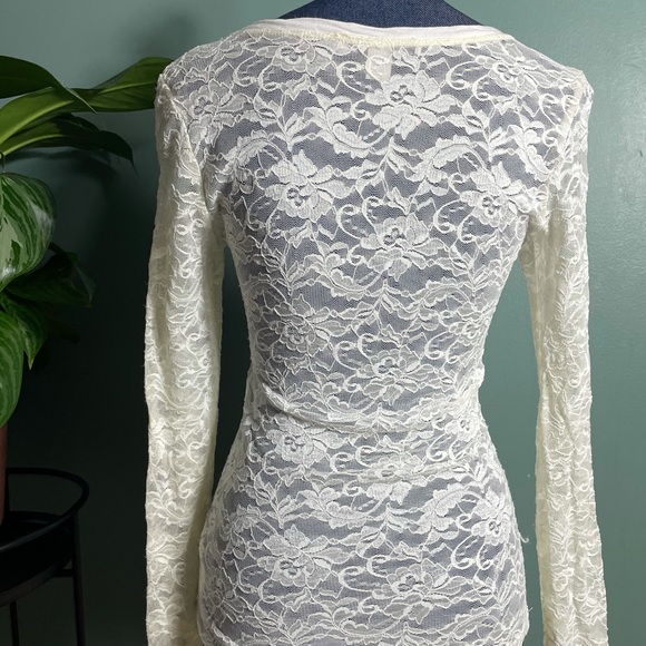 Forever 21 All Over Lace Long Sleeve Crew Neck Top - Picture 6 of 7